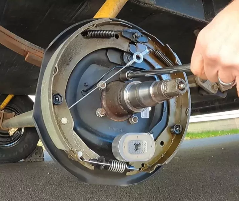 Are There Electric Brakes On Travel Trailers And Campers?